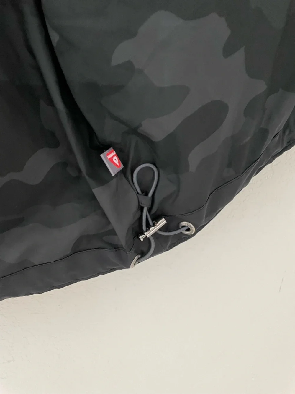 Vuori Echo Insulated Vest 2.0 Black Medium Puff - Picture 7 of 9